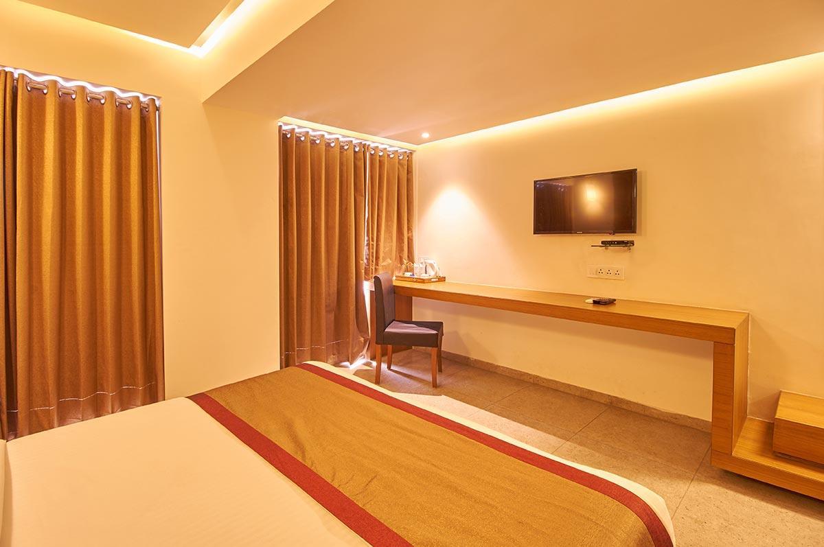 7 Wonders Hotel Гандинагар Экстерьер фото