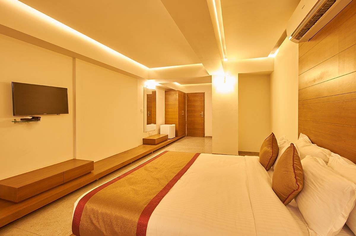 7 Wonders Hotel Гандинагар Экстерьер фото