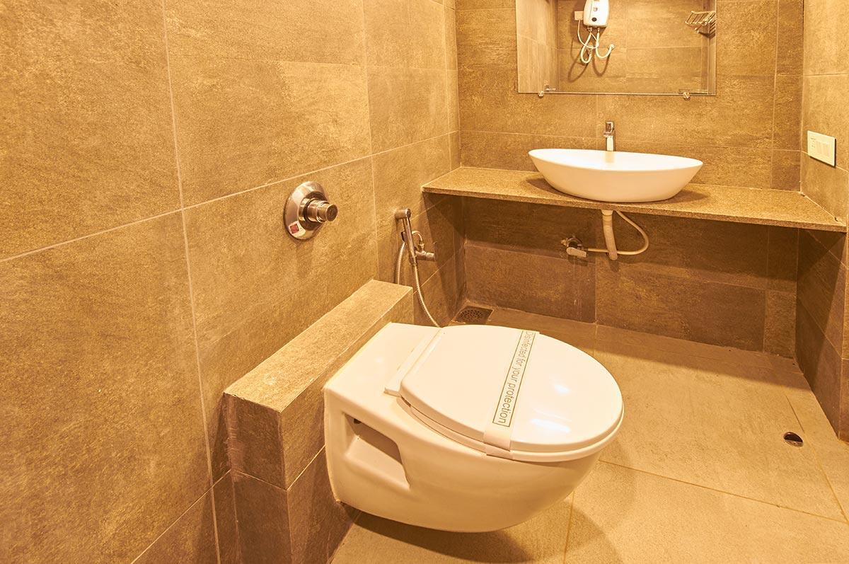 7 Wonders Hotel Гандинагар Экстерьер фото