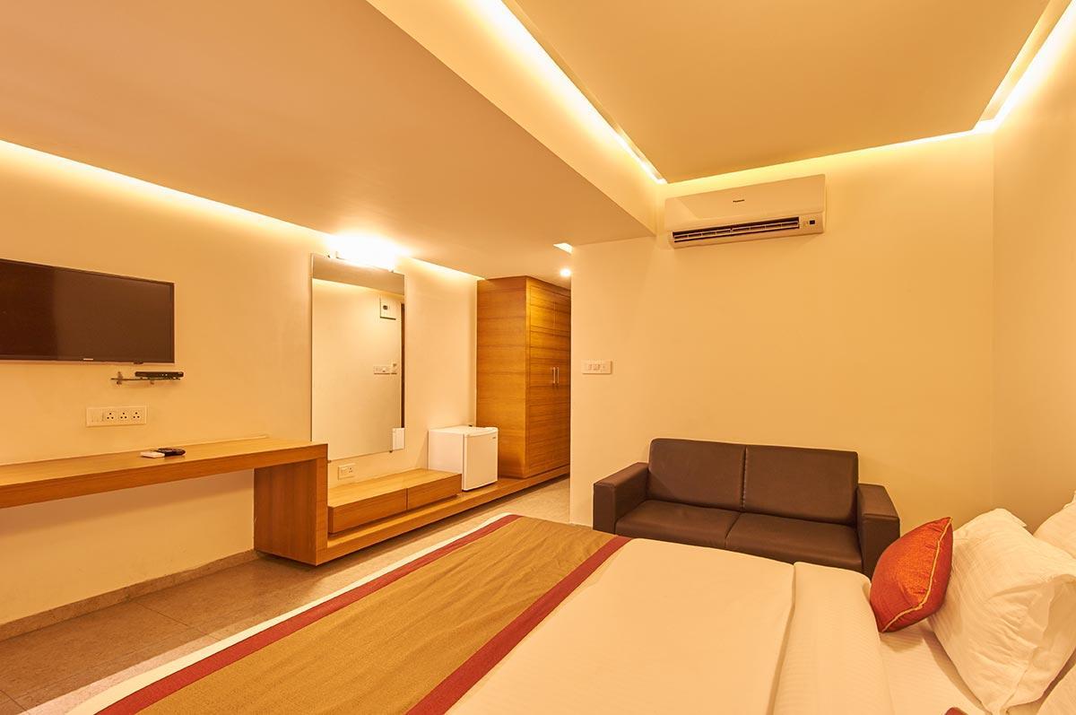 7 Wonders Hotel Гандинагар Экстерьер фото