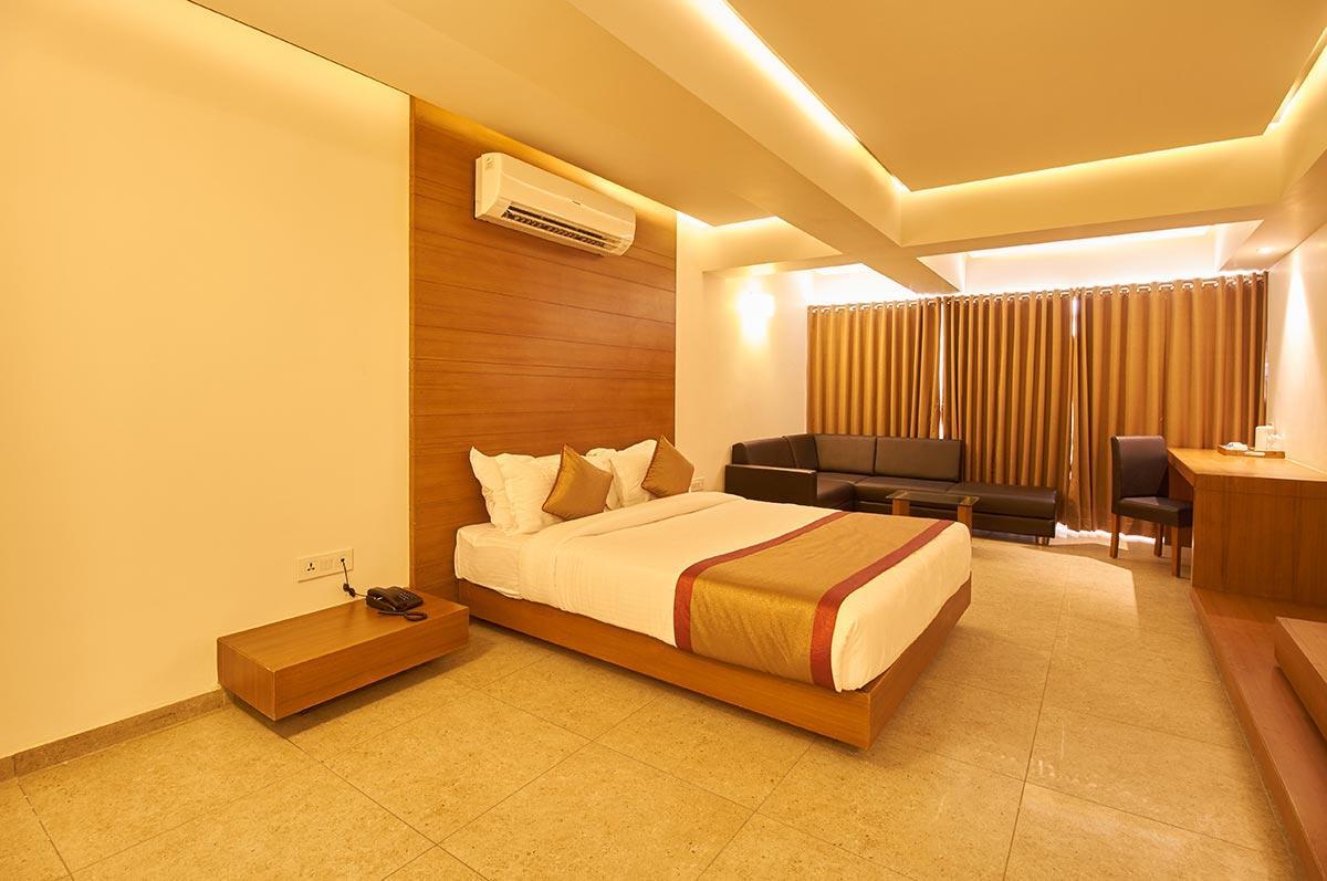 7 Wonders Hotel Гандинагар Экстерьер фото